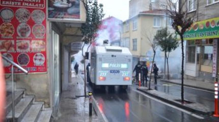 Taş Atan Eylemcilere Polis M&uuml;dahale Ettti