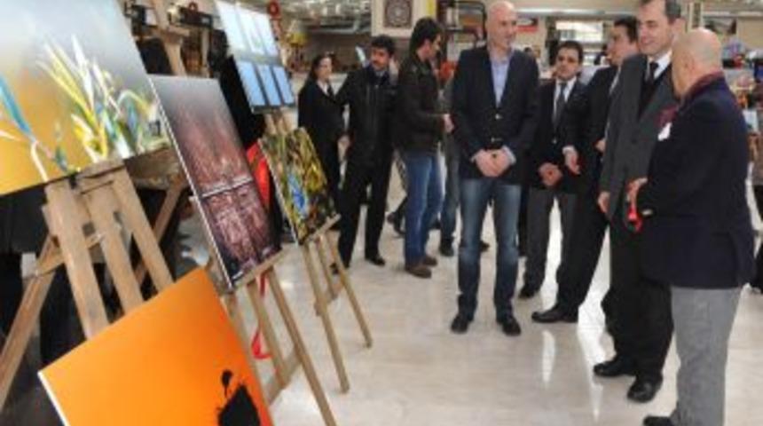 Boz&uuml;y&uuml;k'te Karma Fotoğraf Sergisi A&ccedil;ıldı