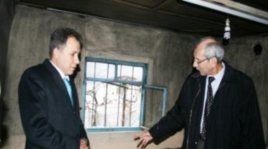 Yaşlı Kadının Yanan Evini Belediye Onaracak