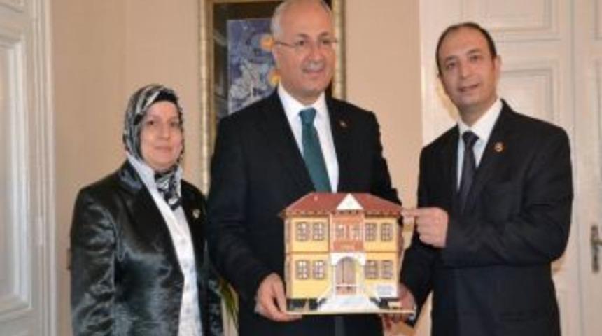 Salihli&rsquo;deki Kulalılar Derneği'nden Vali Daş&ouml;z'e Ziyaret