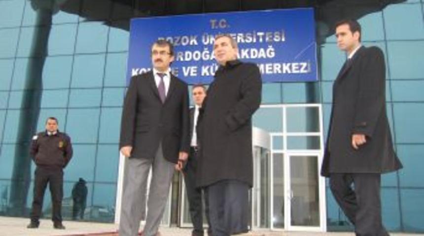 Vali Yazıcı, Kongre Ve K&uuml;lt&uuml;r Merkezi'ni Inceledi