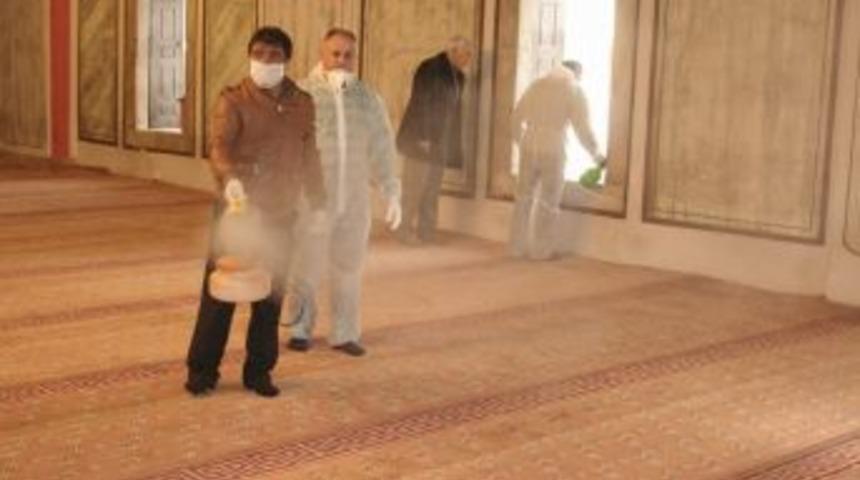 Camiler Gribe Karşı Dezenfekte Ediliyor