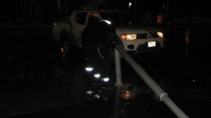 Marmaris&rsquo;te Şiddetli Fırtına: Aydınlatma Direği B&ouml;yle Devrildi