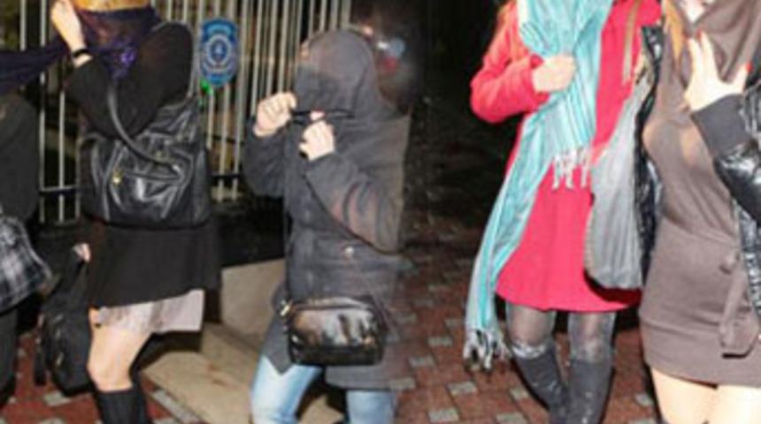 M&uuml;şteri kılığında fuhuş baskını