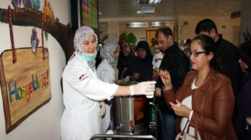 Muayene Sıranızı Beklerken &Ccedil;ay Ve Kek Alır Mısınız?