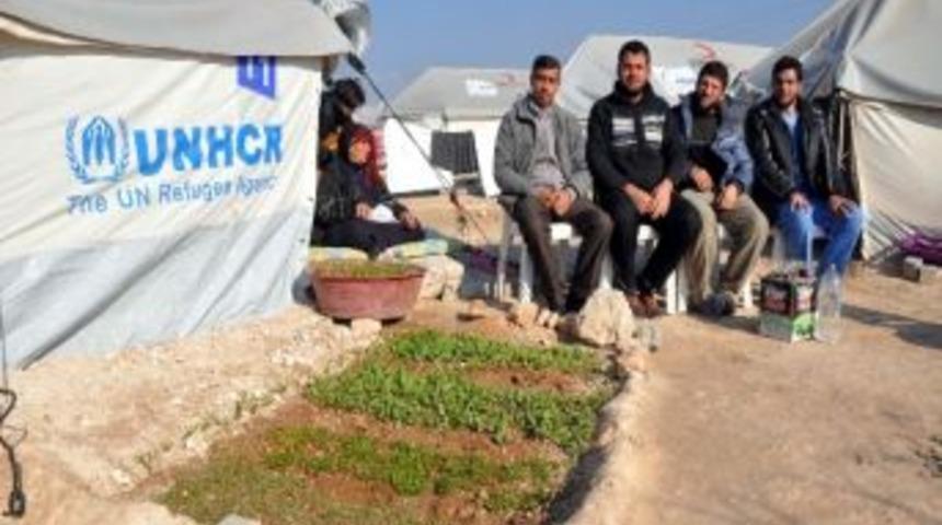 M&uuml;lteciler &Ccedil;eşitli Uğraşlarla Zamanlarını Ge&ccedil;iriyor