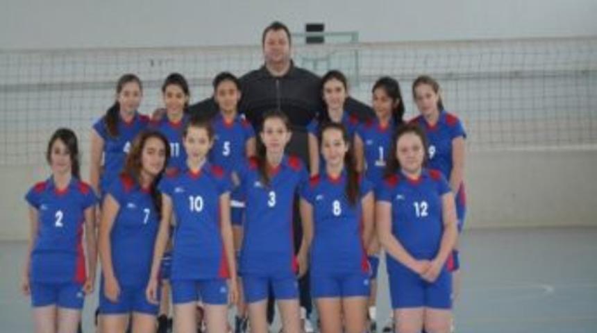 Hayrabolu Haksa Gen&ccedil;lik Ve Spor Kul&uuml;b&uuml; İl&ccedil;ede Voleybolu Sevdiriyor