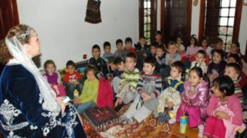 Bin 600 &Ouml;ğrenci Masal Dinledi