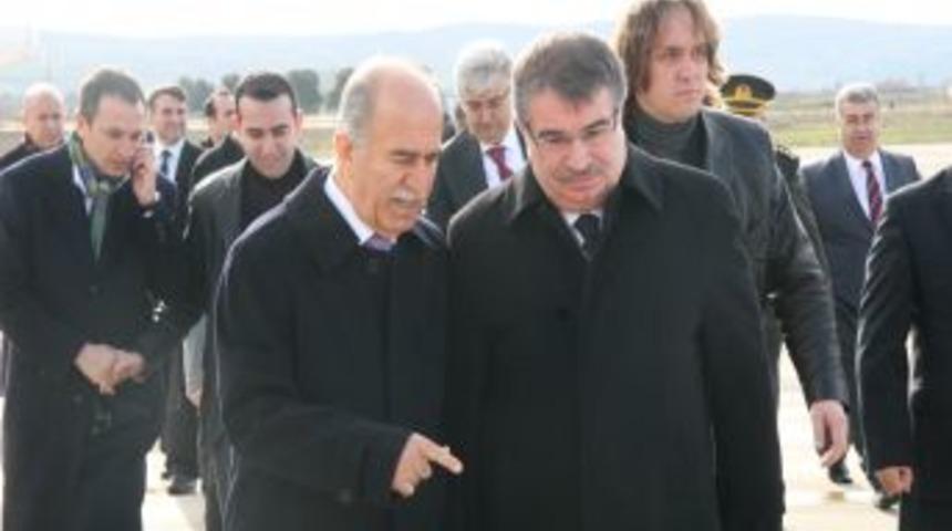 Fırtına Etkili Olunca Bakan Şahin Karayolunu Kullandı