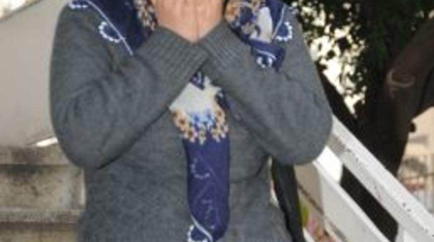 &Uuml;niversiteye Gitmek İsteyen Kıza Baba Dayağı