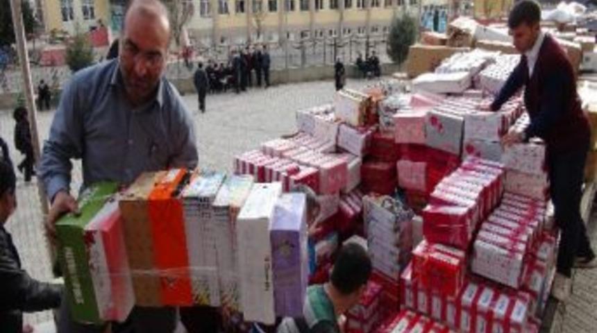 &Ouml;ğretmenler Ve &Ouml;ğrencilerden Suriye&rsquo;ye Yardım Tır'ı