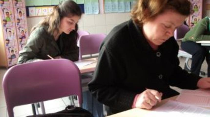 Nevşehir Lara Koleji Velilerine De Kitap Okutuyor