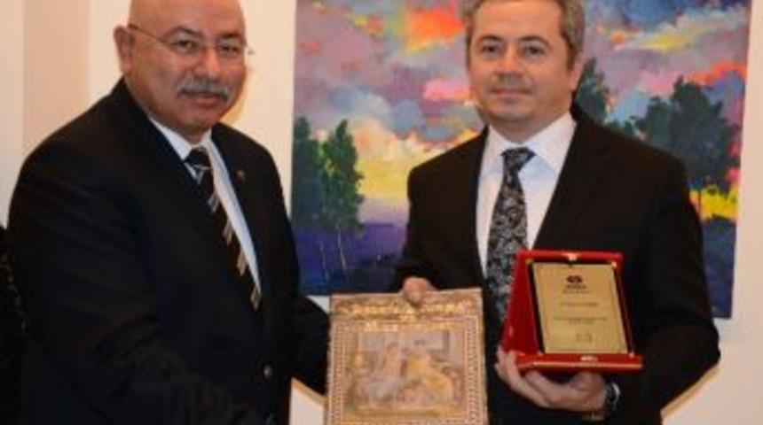 Ressam Yıldırım'ın Sergisine Yoğun İlgi