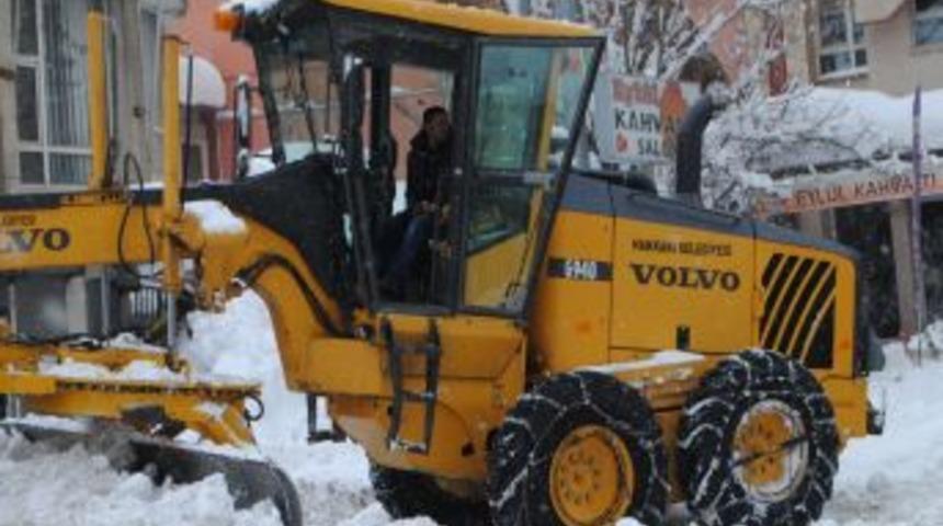 Hakkari'de 14 K&ouml;y Yolu Kar Nedeniyle Kapalı