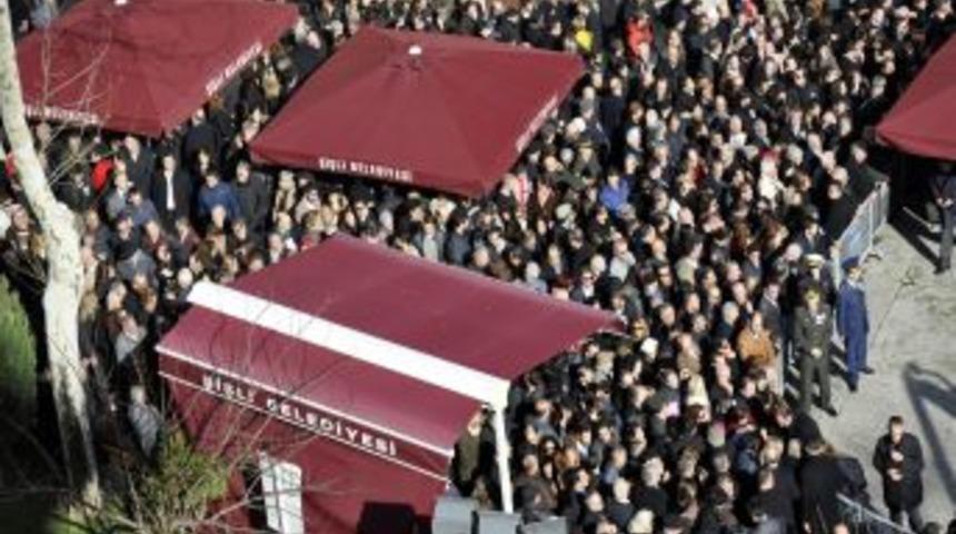 Birand Sevgisi Cami Avlusuna Sığmadı