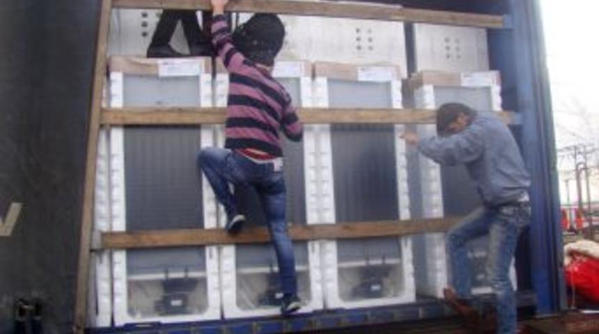 Buzdolabı Y&uuml;kl&uuml; Trende Yurt Dışına Ka&ccedil;maya &Ccedil;alışan 7 Ka&ccedil;ak Yakalandı