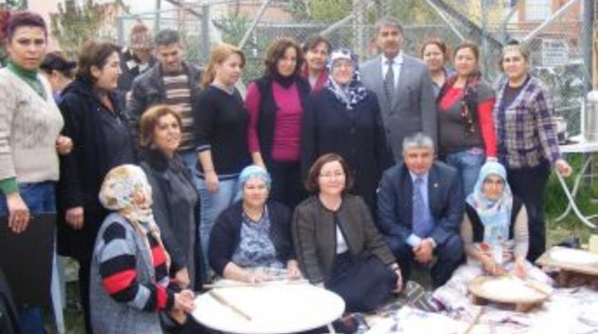MHP Genel Başkanı Yardımcısı Demirel Adana’da Yufka Pişirdi