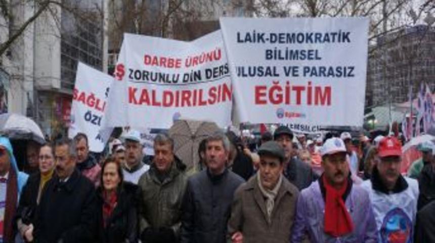 Eğitim &Ccedil;alışanları, Sorunlarına Dikkat &Ccedil;ekmek I&ccedil;in Y&uuml;r&uuml;d&uuml;