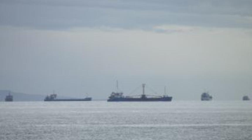 Boğaz Geçişi Yapan Gemiler Şarköy’e Demir Attı!