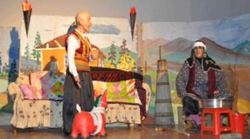 Minik Öğrenciler “keloğlan”ı İzledi