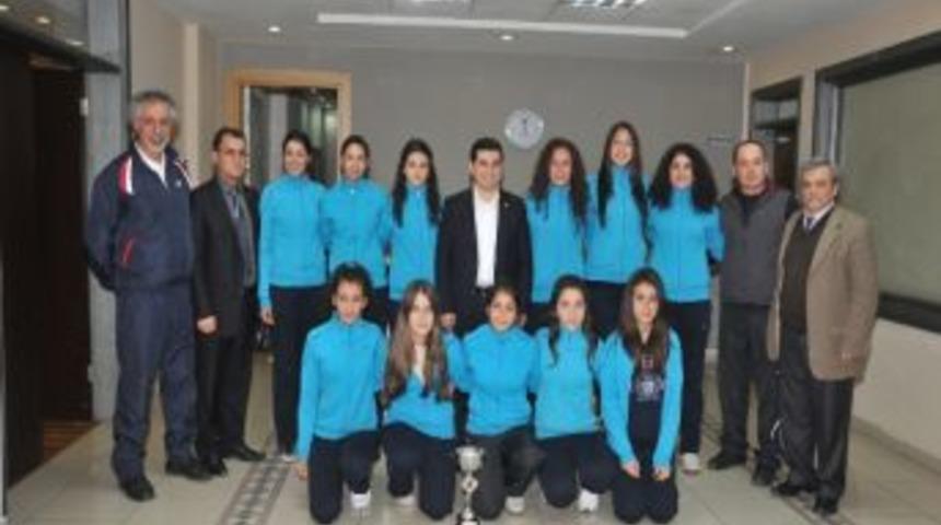 Tütüncü Şampiyon Kızlarla Bir Araya Geldi