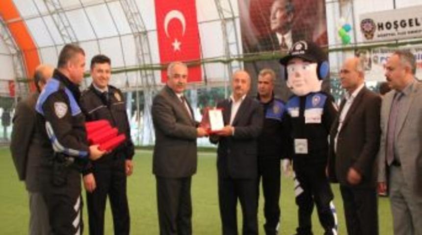 "polis Abilerle Maçtayım Liseler Arası Futbol Turnuvası" Şampiyonluk Maçıyla Sona Erdi