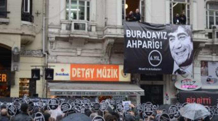 Hrant Dink'i Anmak I&ccedil;in Agos &Ouml;n&uuml;nde Toplandılar