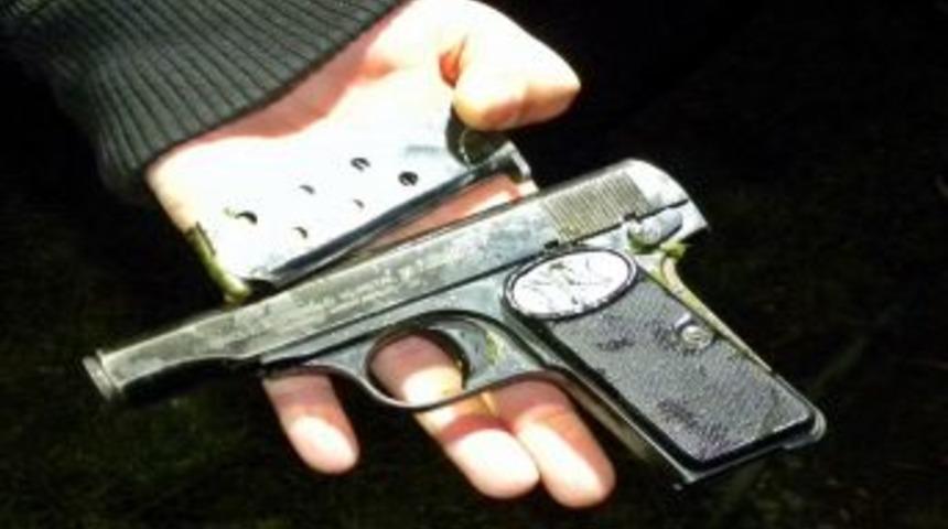 Tabancayı Bulmak I&ccedil;in Havuzu Boşalttılar