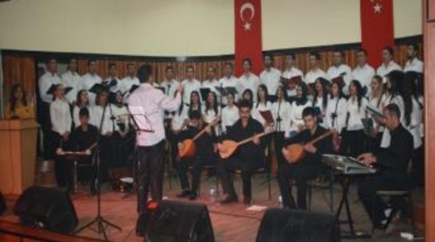 Ağrı’da Öğretmenler Korosu İkinci Konserini Verdi