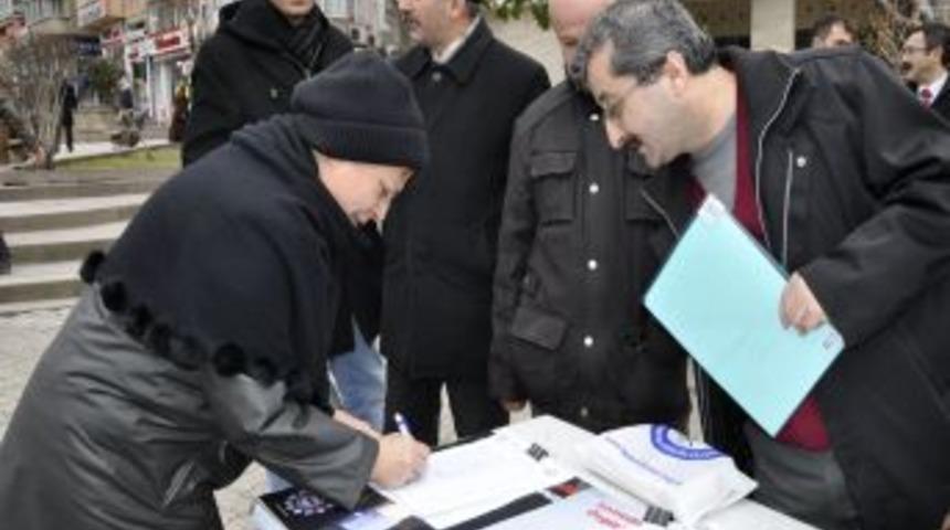 Memur-Sen&rsquo;den Kıyafet &Ouml;zg&uuml;rl&uuml;ğ&uuml; I&ccedil;in 10 Milyon Imza Kampanyası