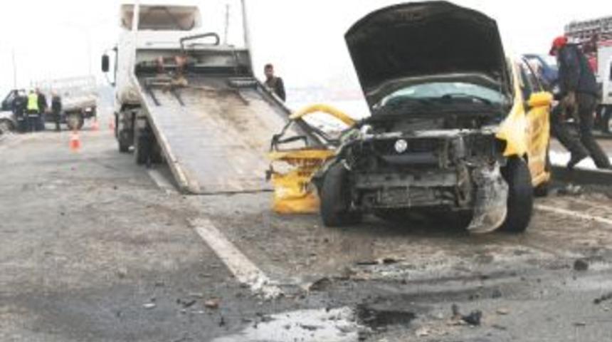 Iğdır&rsquo;da Trafik Kazası: 6'sı Azerbaycan Uyruklu 9 Kişi Yaralandı