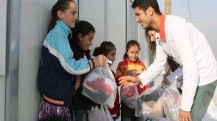 G&uuml;neşin &Ccedil;ocukları Kul&uuml;b&uuml;'nden Depremzede &Ccedil;ocuklara Giyim Yardımı
