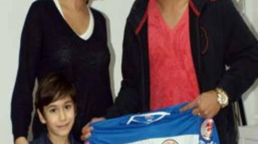 Minik Taraftardan Tita&rsquo;ya Moral Ziyareti