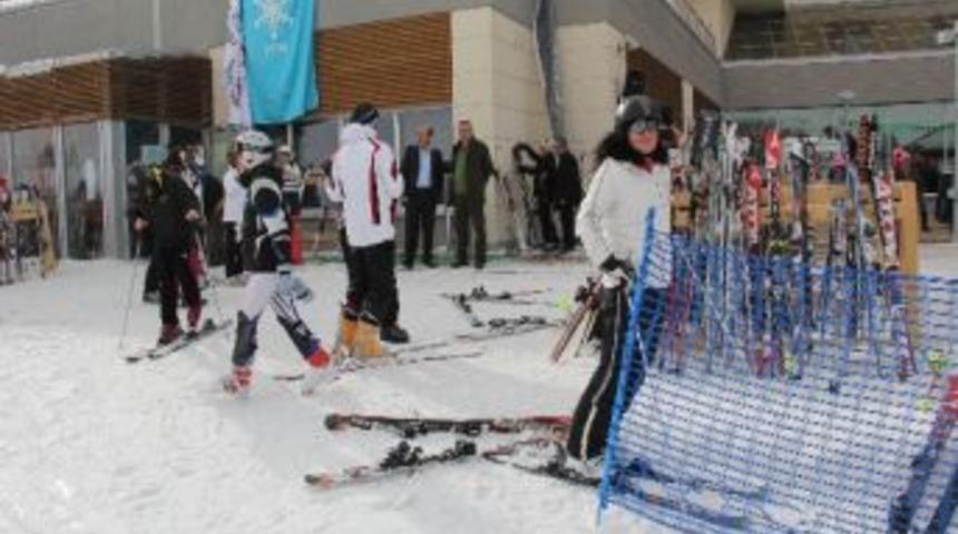 Alp Disiplini Kayak Yarışları Yapıldı