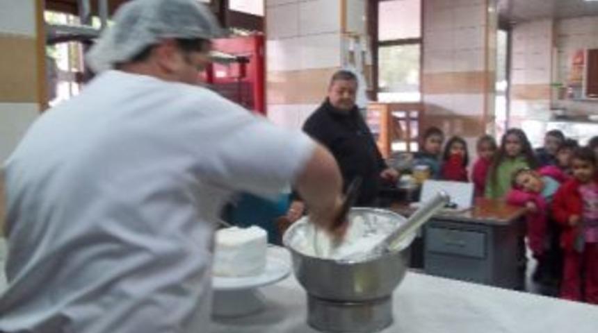 Minikler Pasta Yapmayı Ustasından &Ouml;ğrendi