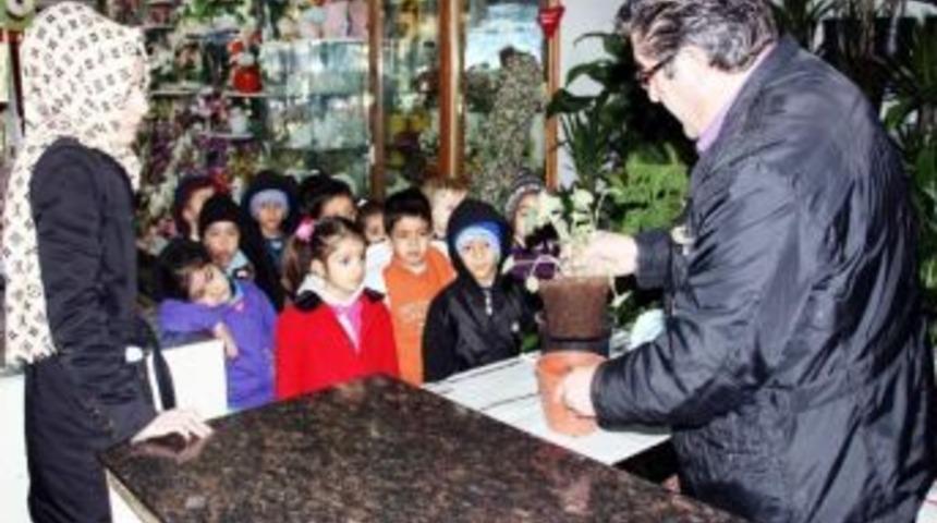Miniklere &Ccedil;i&ccedil;ek Sevgisi Aşılandı