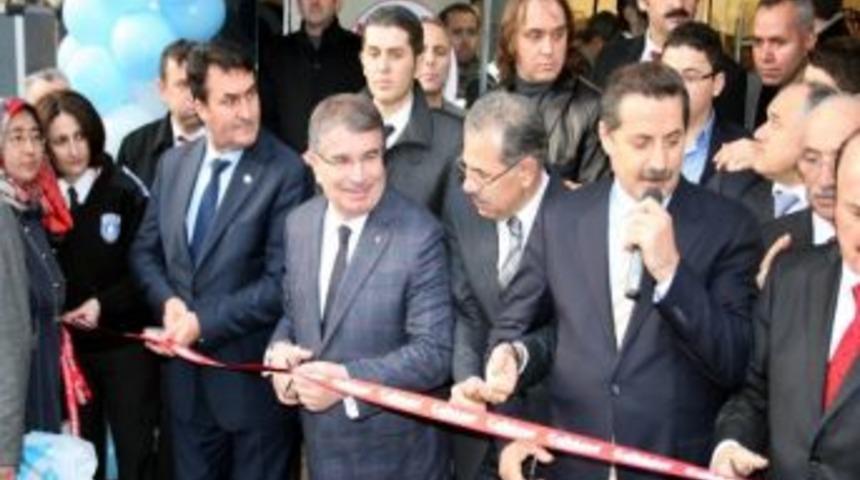 Bakan &Ccedil;elik: &ldquo;d&uuml;nyada İşsizlik Artarken T&uuml;rkiye&rsquo;de D&uuml;ş&uuml;yor&rdquo;