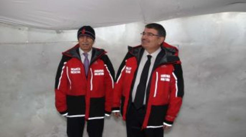 Jandarma, Kış Turizmi Merkezlerinde 20'si Turist Bin 635 Kişiyi Kurtardı