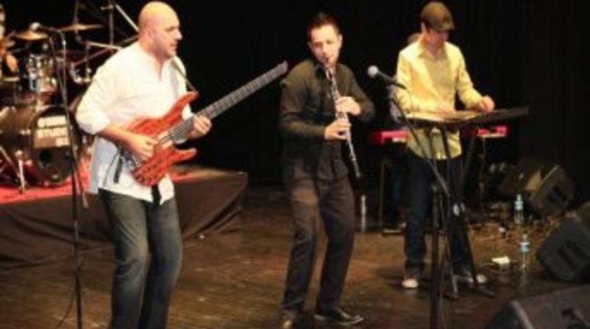 Nil&uuml;fer'de D&uuml;nyayı Kucaklayan Konser