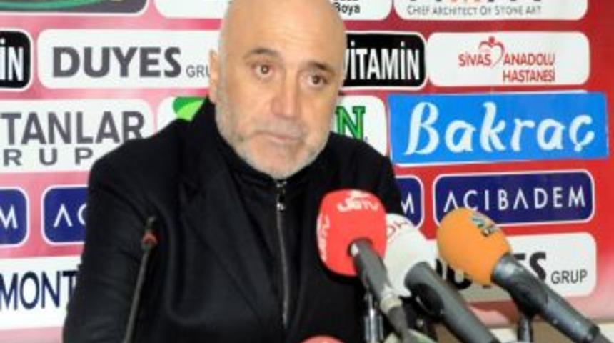 Rıza &Ccedil;alımbay, Hem Hakemlere Hem Oyuncusuna Kızdı