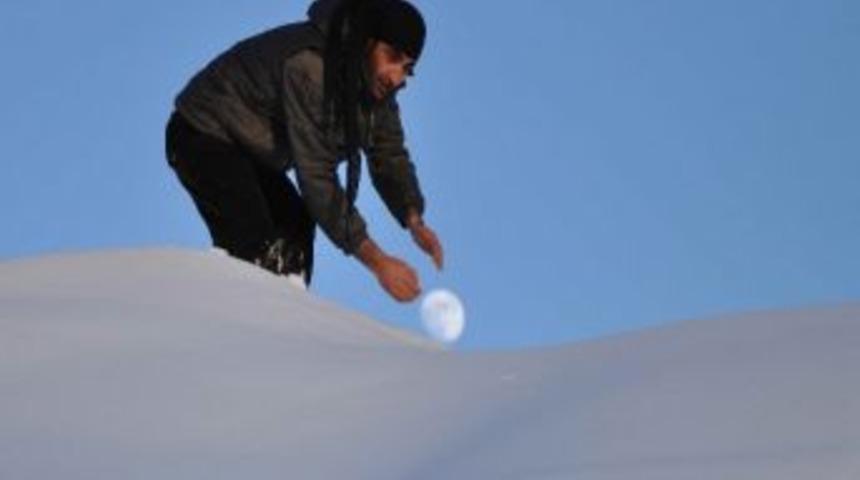 Dolunay Beyaz &Ouml;rt&uuml;yle Birleşti