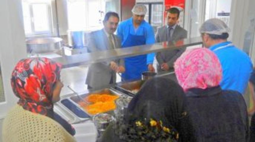 Vali Başk&ouml;y, SYDV aşevinde denetim ve incelemelerde bulundu