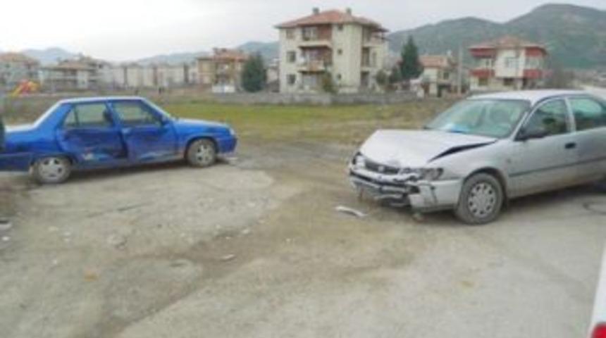 Osmancık&rsquo; ta ehliyetsiz s&uuml;r&uuml;c&uuml; kaza yaptı;1 yaralı