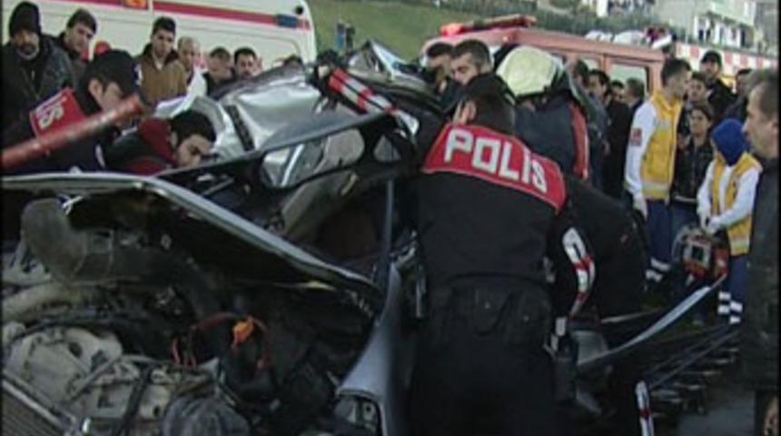 Hali&ccedil; k&ouml;pr&uuml;s&uuml; &uuml;zerinde kaza: 1 &ouml;l&uuml;, 2 yaralı