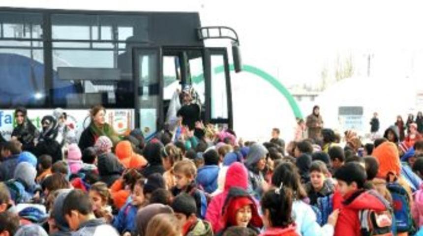 Suriye'ye İnsani Yardım Platformu Kadın &Uuml;yeleri &Ccedil;adır Kentte