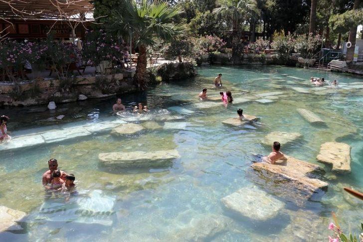  Pamukkale'deki 2500 yıllık Kleopatra Antik Havuzu'nda kaplıca keyfi G5
