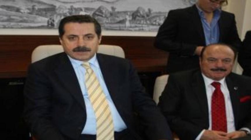 Bakan &Ccedil;elik: Asgari &Uuml;cretin Bin 400 Lira Olmasından H&uuml;k&uuml;met Memnuniyet Duyar