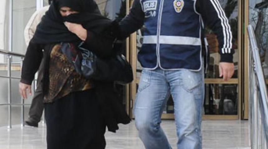 70 yaşındaki kadın  500 adet extacy hapla yakalandı