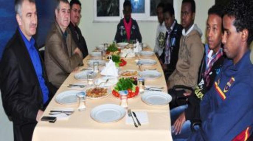 Somalili Öğrenciler Ülkelerini Yeniden Inşa Için Mühendis Olmak Istiyor