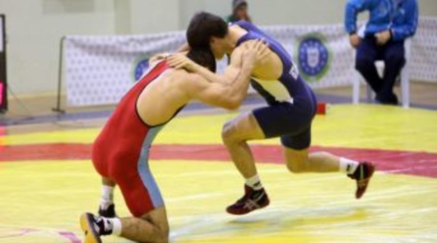 Bursa B&uuml;y&uuml;kşehir Belediyesporlu G&uuml;reş&ccedil;iler Şampiyon Oldu